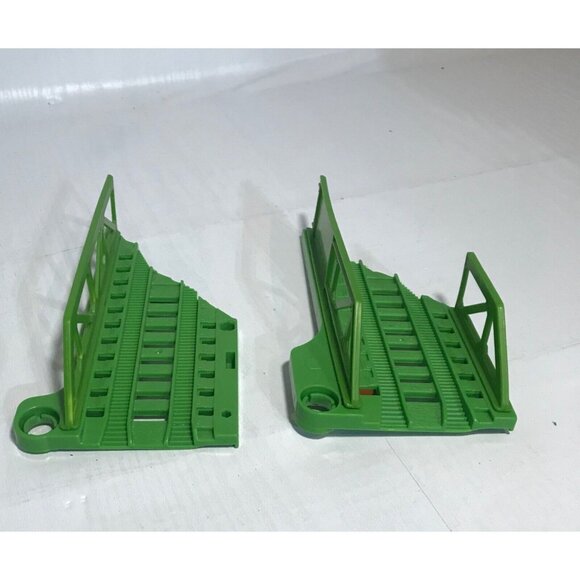 Thomas the Train Trackmaster Partial Cut Bridge Overpass Tracks Green Set of 2 - Picture 7 of 11